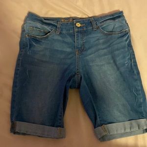 Brand:Faded Glory Jeans
Size: 6
NWOT: